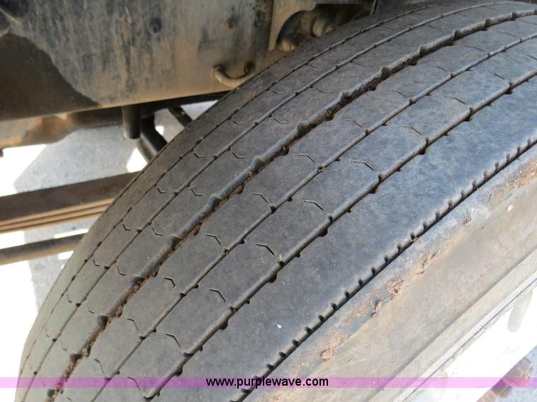 image for item B2430 1997 Mack CH613 semi truck