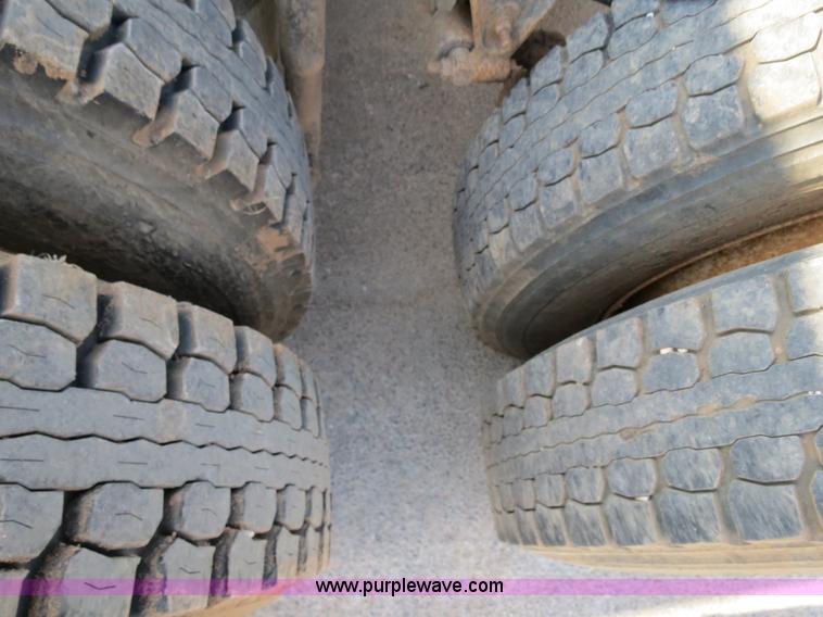 image for item B2430 1997 Mack CH613 semi truck