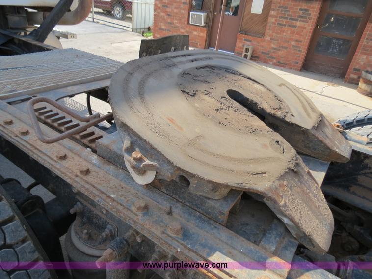 image for item B2430 1997 Mack CH613 semi truck