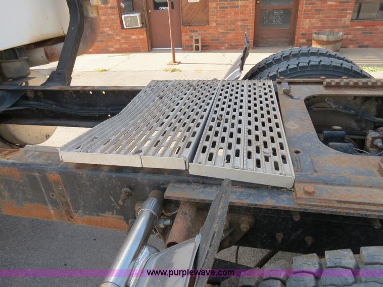 image for item B2430 1997 Mack CH613 semi truck