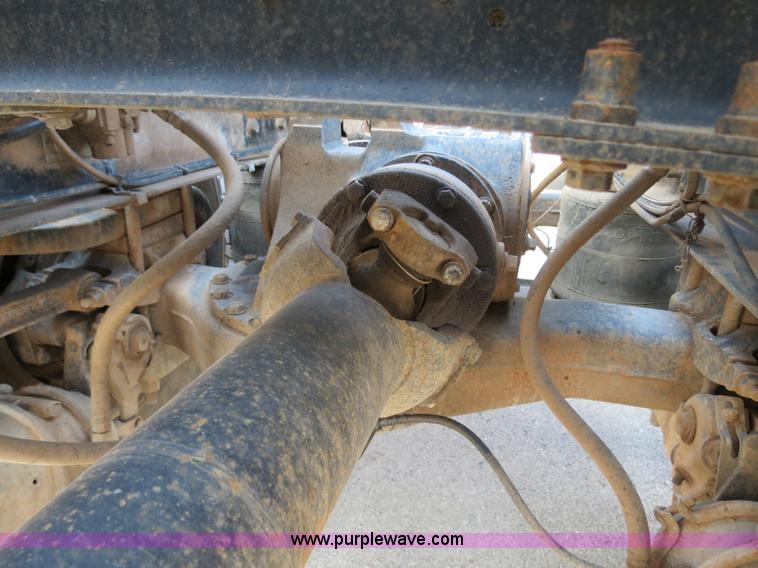 image for item B2430 1997 Mack CH613 semi truck