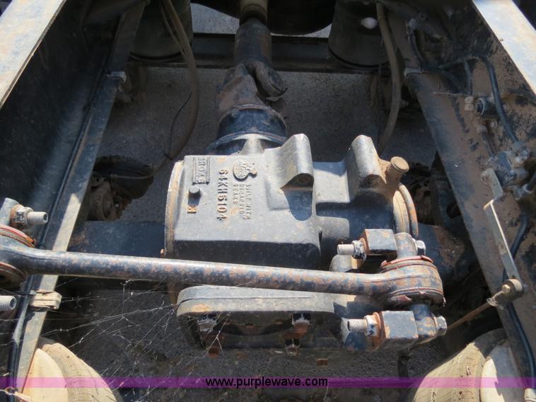 image for item B2430 1997 Mack CH613 semi truck