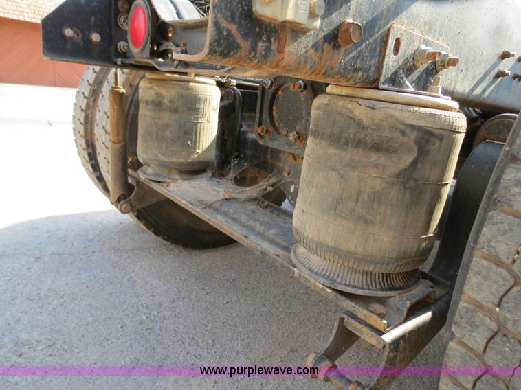 image for item B2430 1997 Mack CH613 semi truck