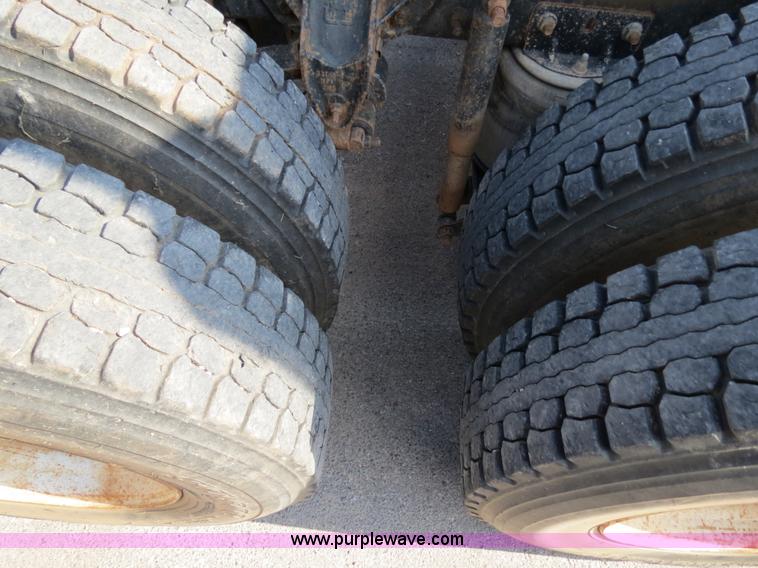 image for item B2430 1997 Mack CH613 semi truck