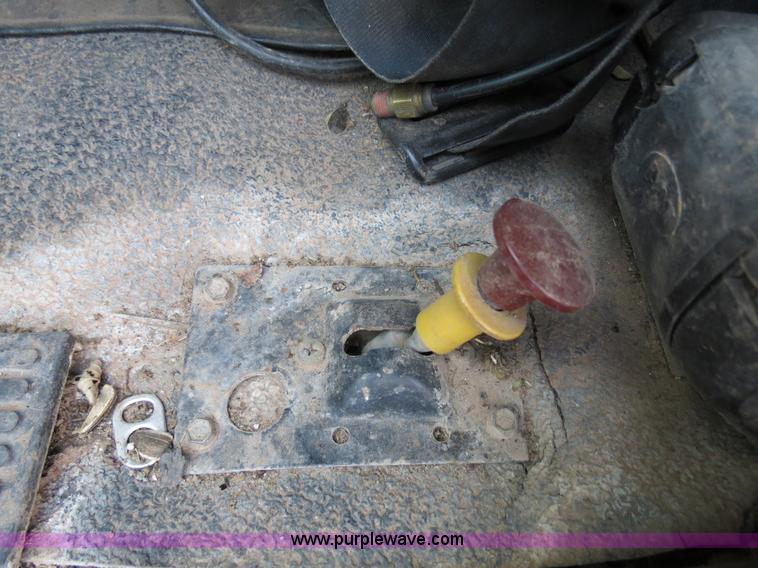 image for item B2430 1997 Mack CH613 semi truck