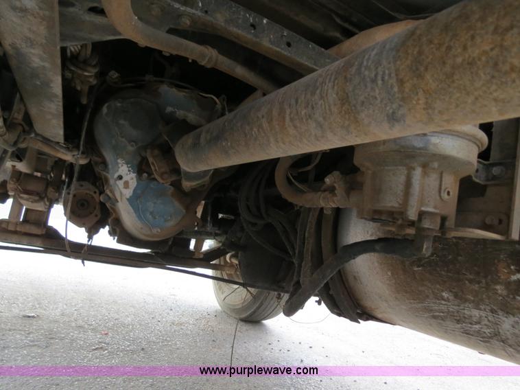 image for item B2430 1997 Mack CH613 semi truck