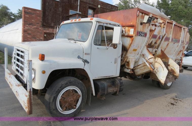 image for item B2431 1982 International S1954 feed mixer truck