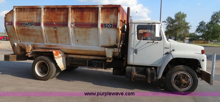 image for item B2431 1982 International S1954 feed mixer truck