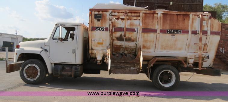 image for item B2431 1982 International S1954 feed mixer truck