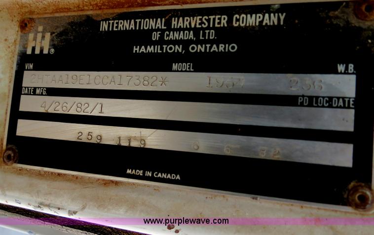 image for item B2431 1982 International S1954 feed mixer truck