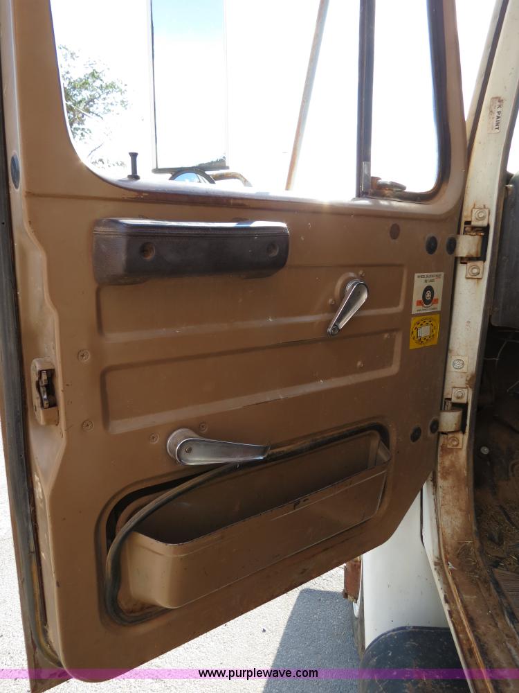 image for item B2431 1982 International S1954 feed mixer truck