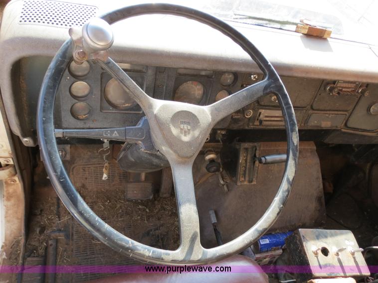 image for item B2431 1982 International S1954 feed mixer truck