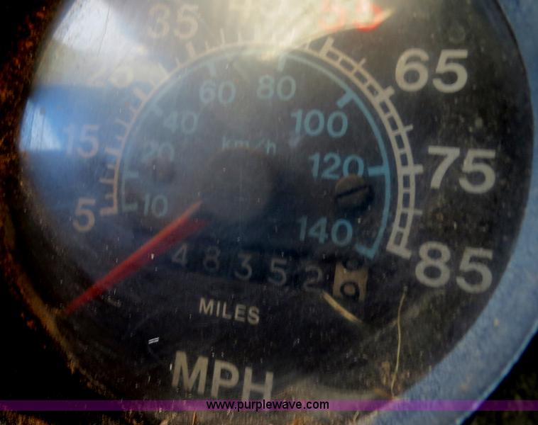 image for item B2431 1982 International S1954 feed mixer truck