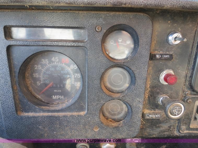 image for item B2431 1982 International S1954 feed mixer truck