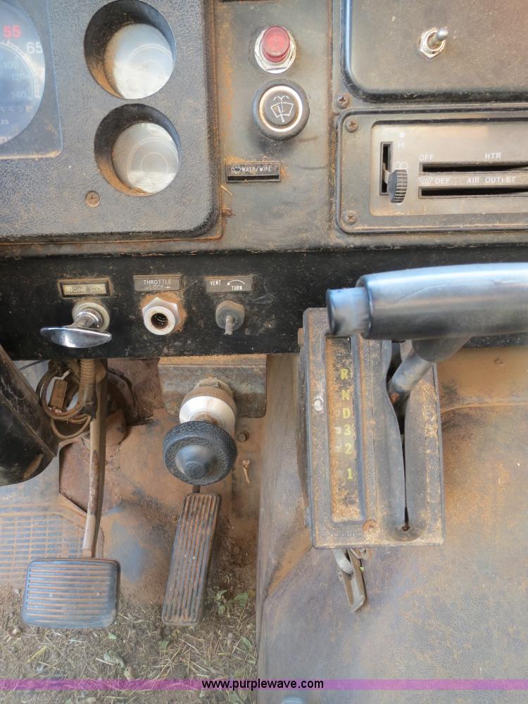 image for item B2431 1982 International S1954 feed mixer truck