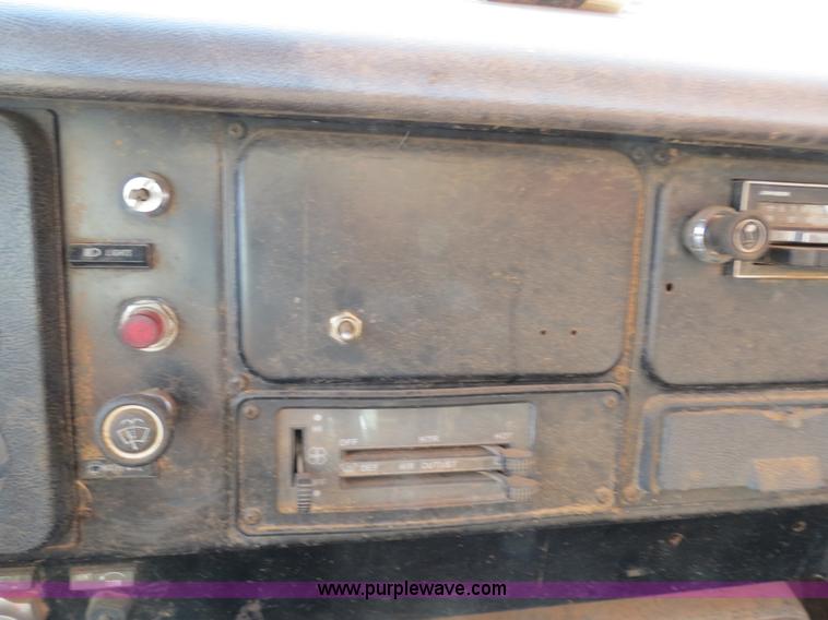 image for item B2431 1982 International S1954 feed mixer truck