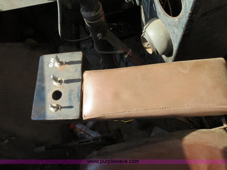 image for item B2431 1982 International S1954 feed mixer truck