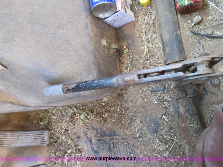 image for item B2431 1982 International S1954 feed mixer truck