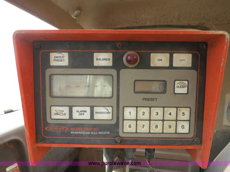 image for item B2431 1982 International S1954 feed mixer truck