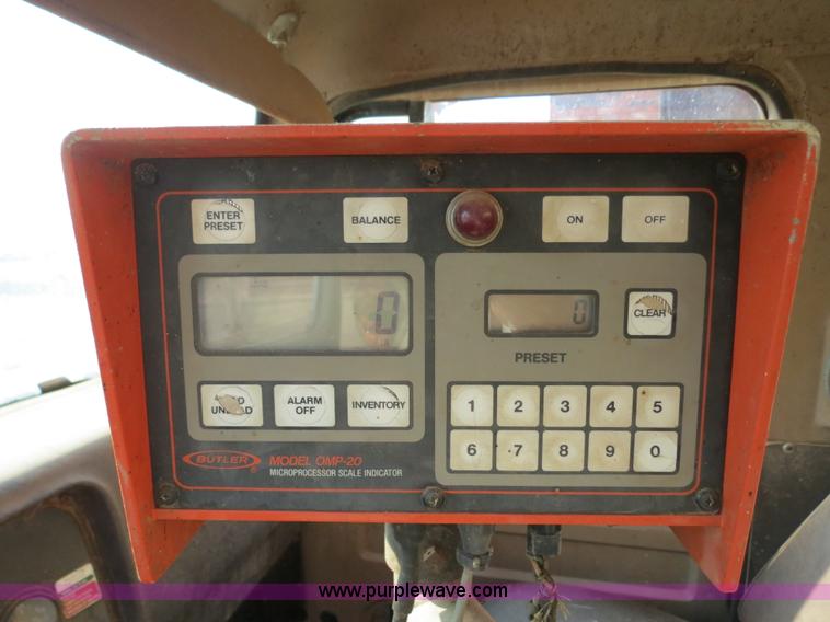 image for item B2431 1982 International S1954 feed mixer truck