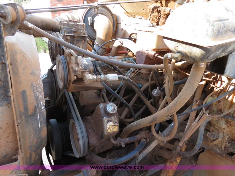 image for item B2431 1982 International S1954 feed mixer truck