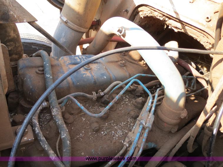 image for item B2431 1982 International S1954 feed mixer truck