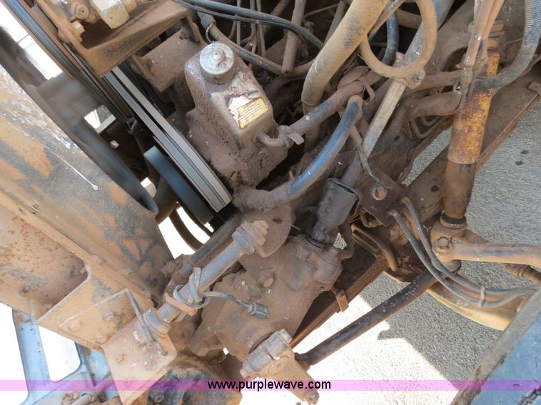 image for item B2431 1982 International S1954 feed mixer truck