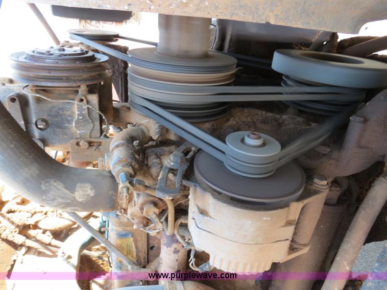 image for item B2431 1982 International S1954 feed mixer truck