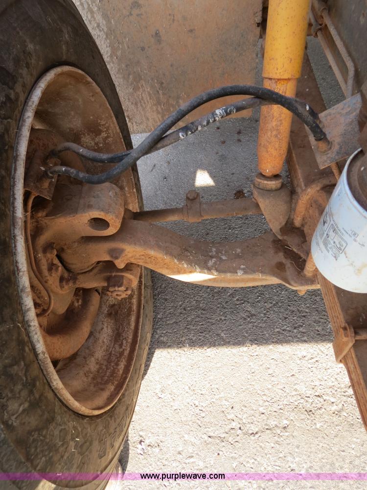 image for item B2431 1982 International S1954 feed mixer truck