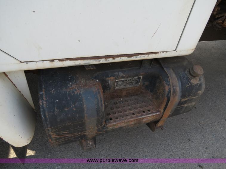 image for item B2431 1982 International S1954 feed mixer truck