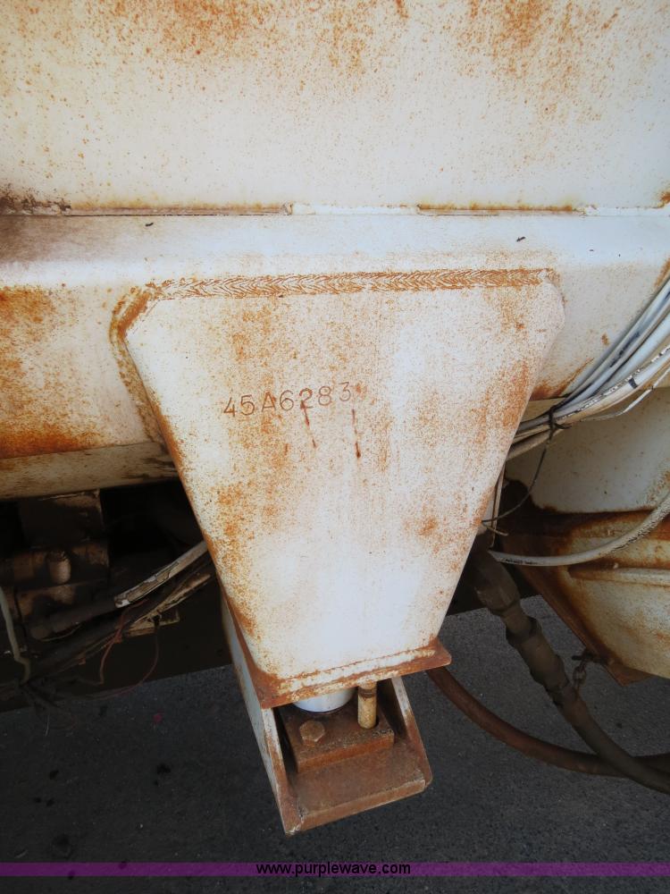 image for item B2431 1982 International S1954 feed mixer truck