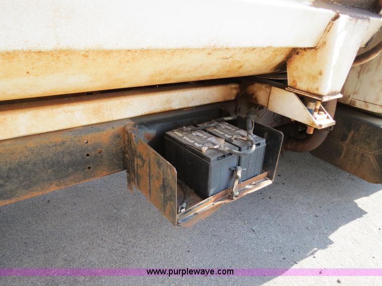 image for item B2431 1982 International S1954 feed mixer truck