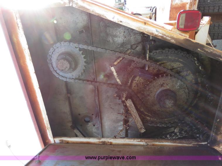 image for item B2431 1982 International S1954 feed mixer truck