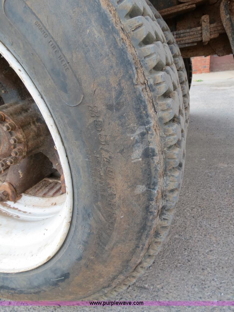 image for item B2431 1982 International S1954 feed mixer truck