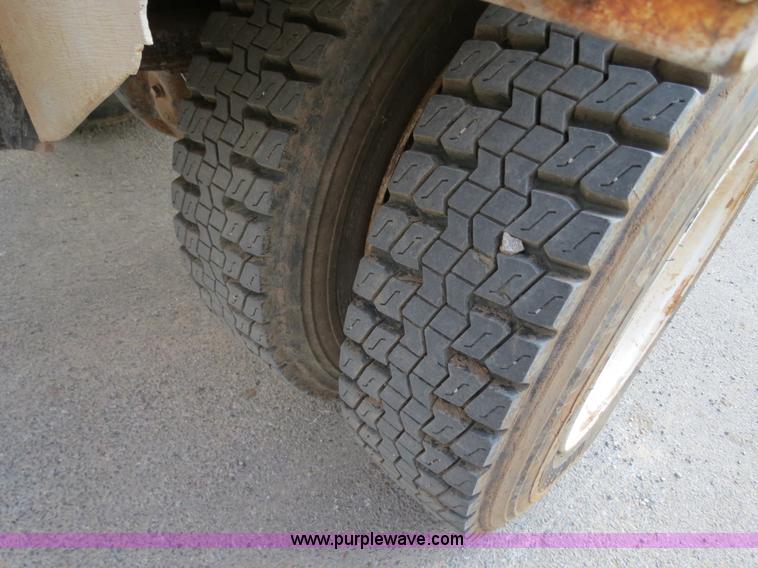 image for item B2431 1982 International S1954 feed mixer truck