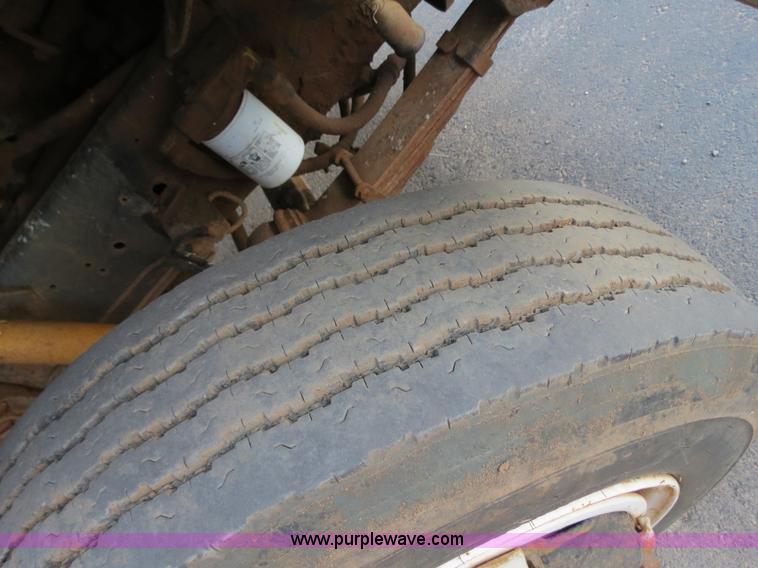 image for item B2431 1982 International S1954 feed mixer truck