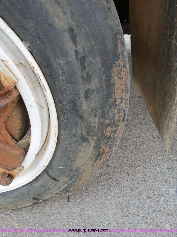 image for item B2431 1982 International S1954 feed mixer truck