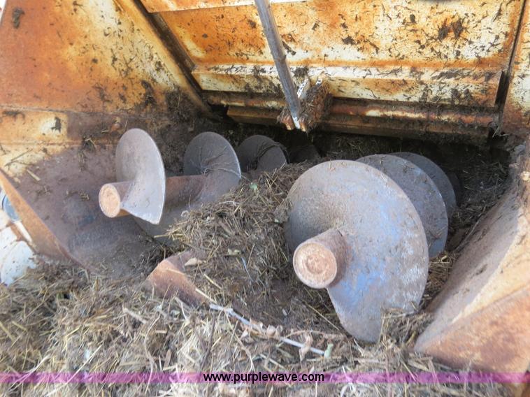 image for item B2431 1982 International S1954 feed mixer truck