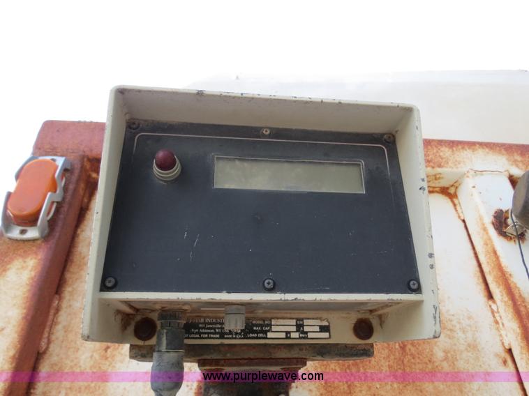 image for item B2431 1982 International S1954 feed mixer truck