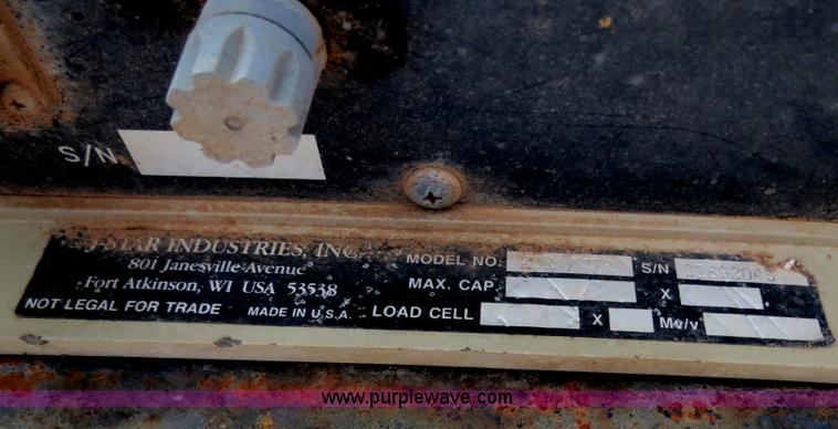 image for item B2431 1982 International S1954 feed mixer truck