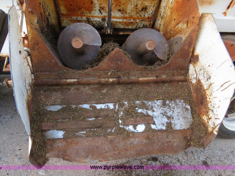 image for item B2431 1982 International S1954 feed mixer truck
