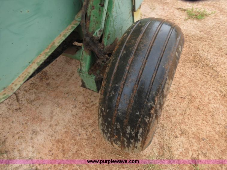 image for item B2447 John Deere 430 round baler