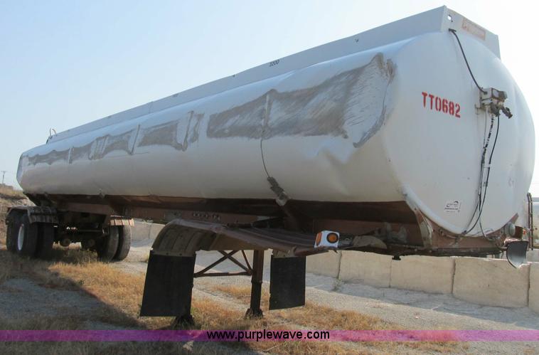image for item B2761 1979 Progress Industries 40' aluminum tanker trailer