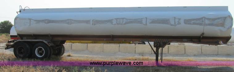 image for item B2761 1979 Progress Industries 40' aluminum tanker trailer