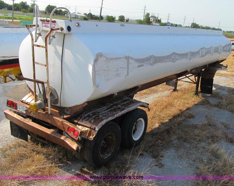 image for item B2761 1979 Progress Industries 40' aluminum tanker trailer