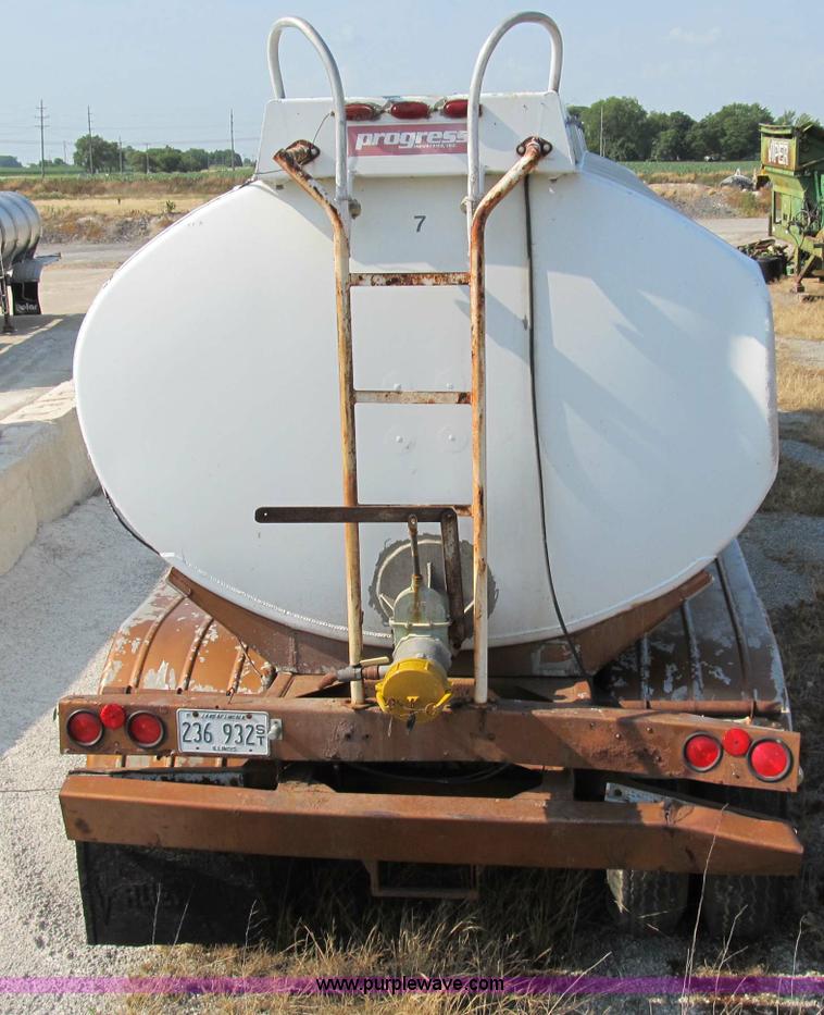 image for item B2761 1979 Progress Industries 40' aluminum tanker trailer