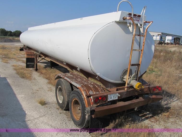 image for item B2761 1979 Progress Industries 40' aluminum tanker trailer