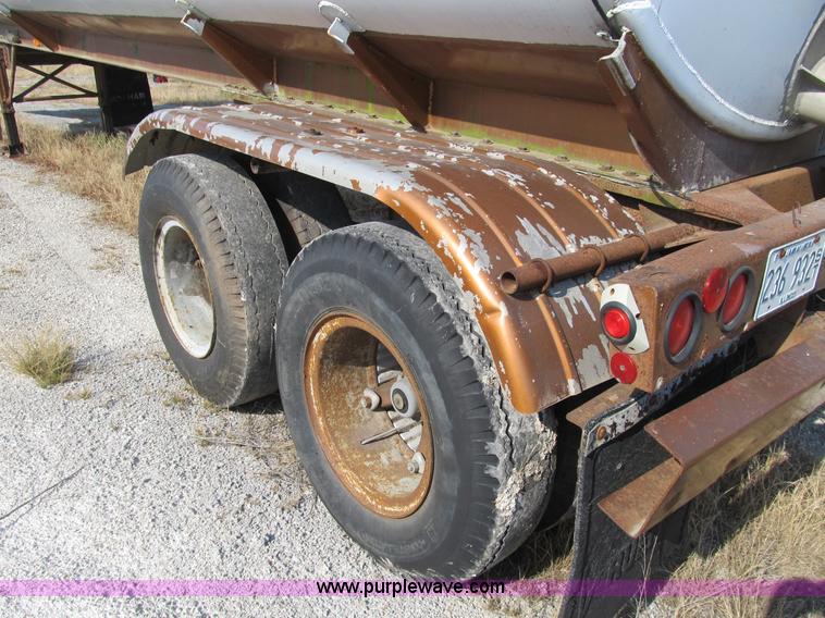 image for item B2761 1979 Progress Industries 40' aluminum tanker trailer