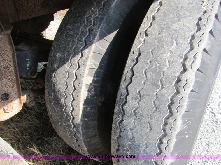 image for item B2761 1979 Progress Industries 40' aluminum tanker trailer