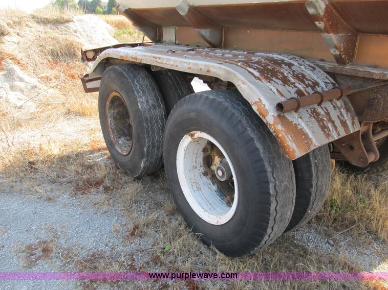 image for item B2761 1979 Progress Industries 40' aluminum tanker trailer